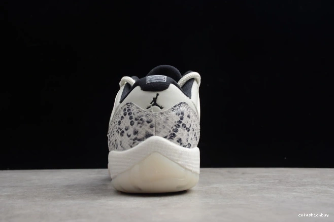 Bone Low 11 Air Light Snake CD6846-002 SE Jordan 1007